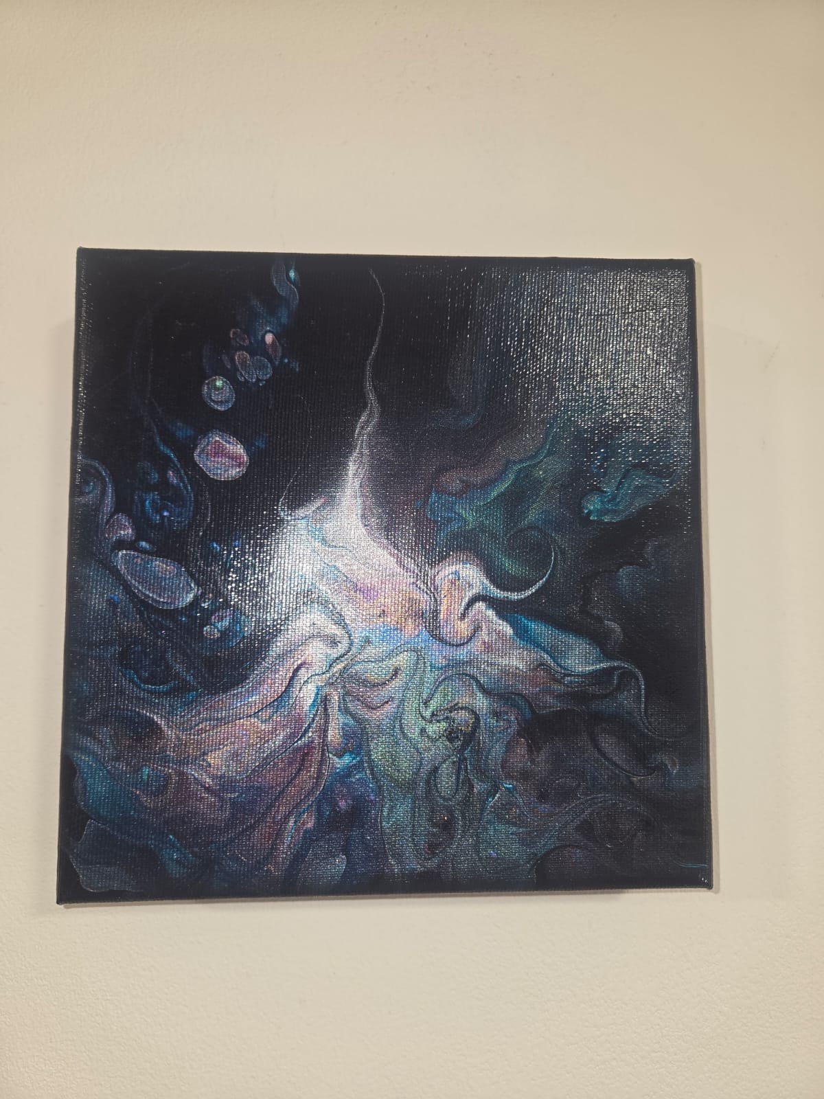 Kako nastaju kosmičke stanice u fluidnom acrylicu